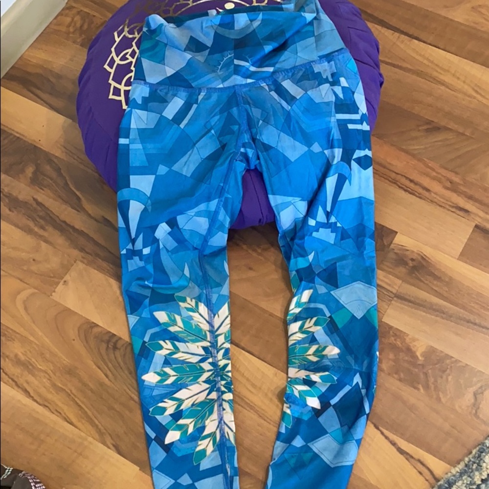 Teeki yoga leggings feathers and sacred geometry s